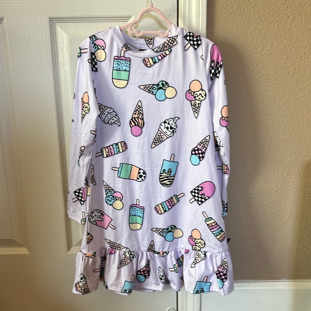 Size 6 pixie lane nightgown.